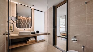Shower, rainfall showerhead, free toiletries, hair dryer - Holiday Inn & Suites Penang Prai by IHG (Bukit Mertajam)