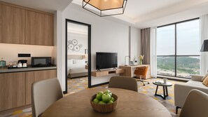 Suite, 1 Bedroom, Kitchenette (Dining) | Room amenity - Holiday Inn & Suites Penang Prai by IHG (Bukit Mertajam)