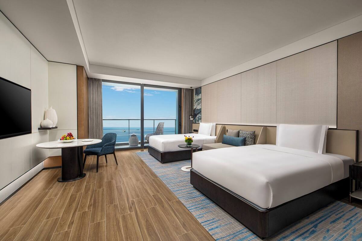 Ropa de cama de alta calidad, minibar, caja fuerte y escritorio