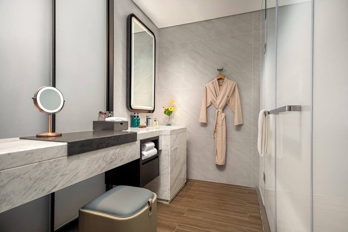 Premium bedding, minibar, in-room safe, desk