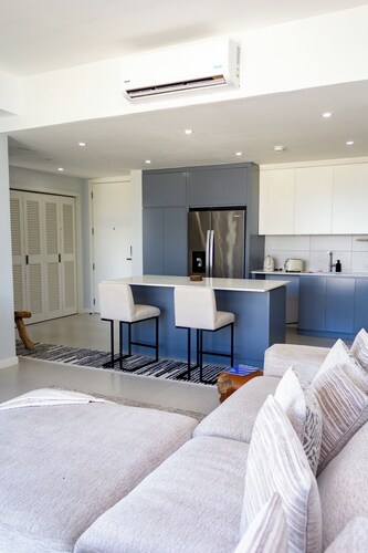 one bedroom Condo- Heated Pool-Fitness Center- 24 HR gated! 