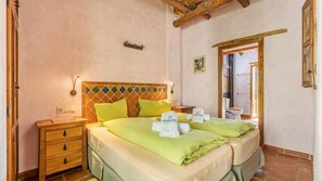 3 dormitoris, planxa i posts de planxar, un bressol de viatge i wifi 