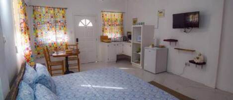 2 bedrooms, in-room safe, iron/ironing board, WiFi