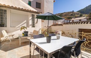 Outdoor dining - 4 bedroom awesome apartment in Gor (Gor)