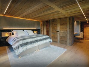 7 habitaciones, tabla de planchar con plancha, wifi y ropa de cama 