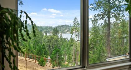 Lake View Cabin in Groveland 30 min. From Yosemite, hot tub, mini golf