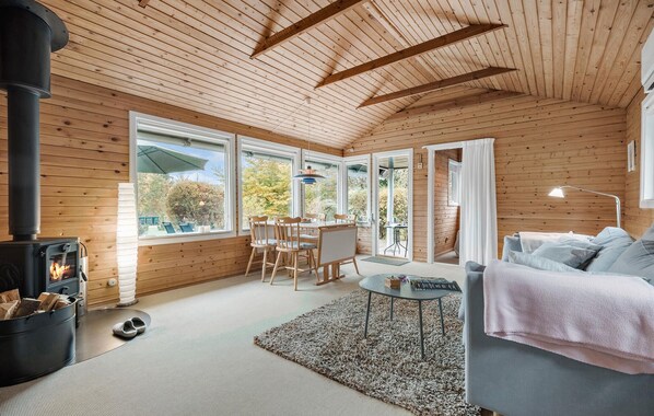 Fireplace - Gorgeous home in Asnæs with WiFi (Asnæs)