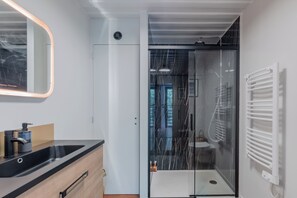 Exclusive Studio, Garden View, Mezzanine | Free WiFi - La Villa Joséphine (Ecully)