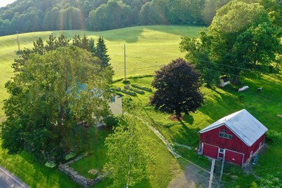 Private Farmhouse w/ Mountain Views
