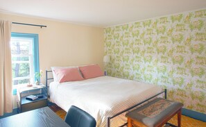 4 bedrooms, desk, iron/ironing board, travel cot