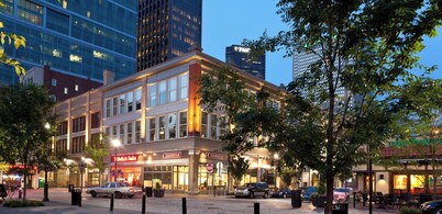 Luxe 2 Bedroom Loft - An Urban Oasis with Private Terrace + Free Gym Access!