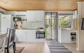 Réfrigérateur, micro-ondes, plaque de cuisson, lave-vaisselle