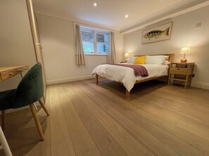 5 chambres, fer et planche à repasser, Wi-Fi, draps fournis