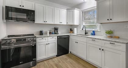 Happy Home! Freshly Renovated! Fun Games!