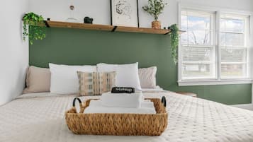 3 bedrooms, desk, iron/ironing board, free WiFi