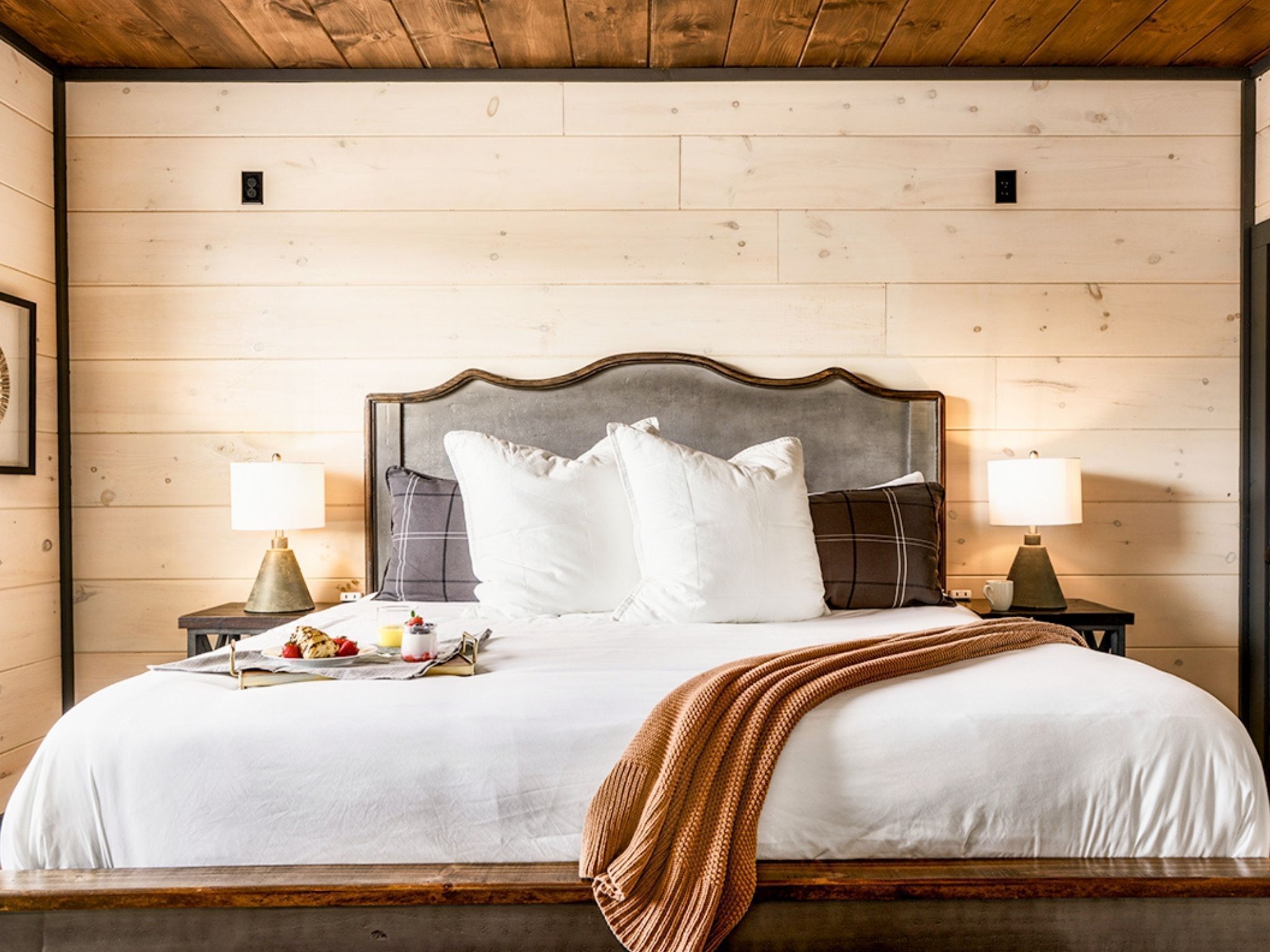 5 Schlafzimmer, Schreibtisch, Bügeleisen/Bügelbrett, WLAN