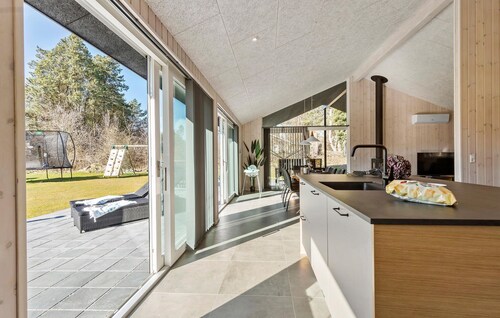 4 bedroom pet-friendly home in Ebeltoft