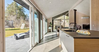 4 bedroom pet-friendly home in Ebeltoft