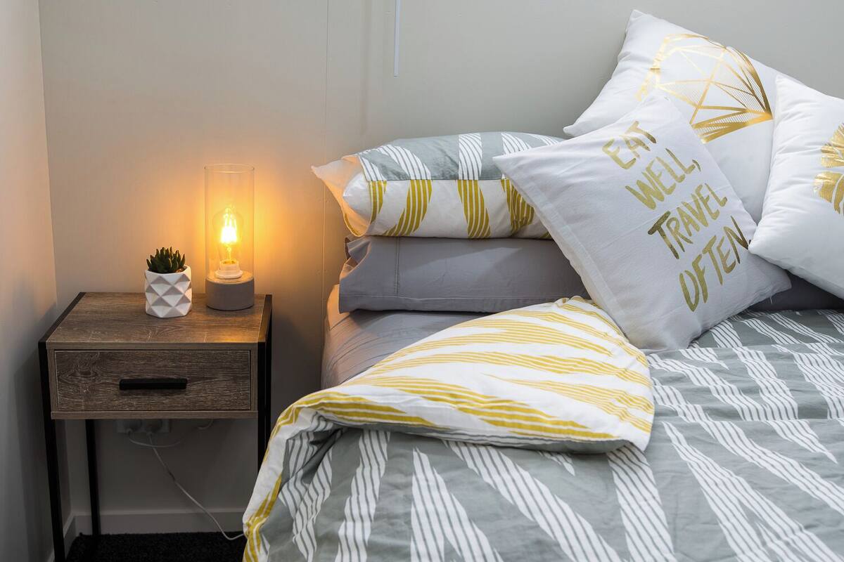 1 habitación, decoración personalizada y muebles diferentes