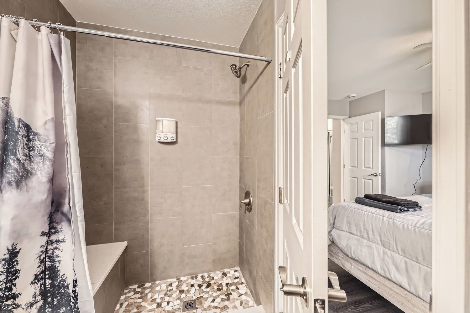 3 habitaciones, caja de seguridad en la habitación, escritorio y wifi 