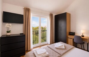 Bed - 3 bedroom beautiful home in Sutivan (Sutivan)