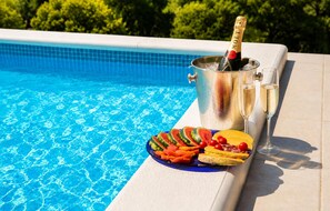 Pool - 3 bedroom beautiful home in Sutivan (Sutivan)