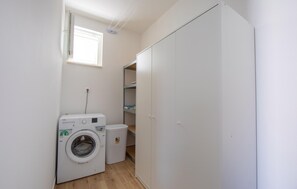 interior - 3 bedroom beautiful home in Sutivan (Sutivan)
