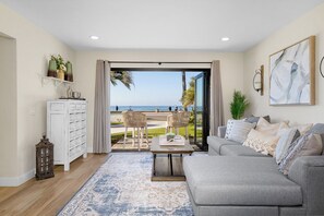 Smart TV, fireplace - Sunset Cliffs Spectacular Oceanfront Villa (San Diego)