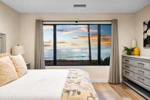 5 bedrooms, in-room safe, desk, iron/ironing board - Sunset Cliffs Spectacular Oceanfront Villa (San Diego)
