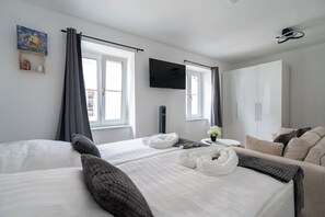 Comfort Apartment, Non Smoking, Kitchen | Premium bedding, in-room safe, blackout curtains, iron/ironing board - COY Apartments Wachau - Relaxation In Style (Mautern an der Donau)