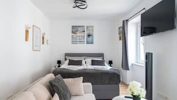 Comfort Apartment, Non Smoking, Kitchen | Premium bedding, in-room safe, blackout drapes, iron/ironing board