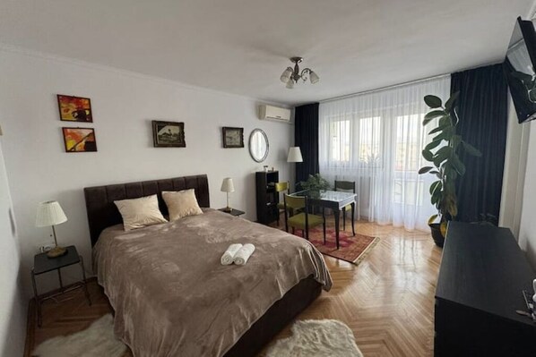 1 多间卧室、熨斗/熨衣板、WiFi、床单