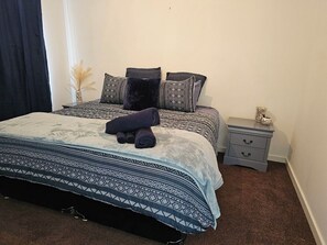 2 slaapkamers, een strijkplank/strijkijzer, wifi, beddengoed