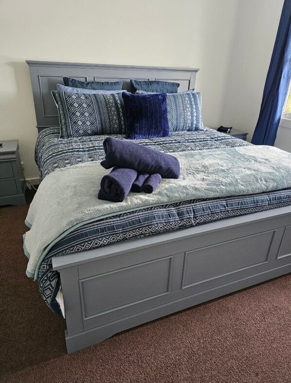 2 chambres, fer et planche à repasser, Wi-Fi, draps fournis