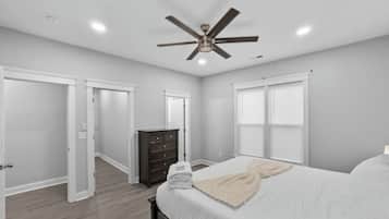 5 bedrooms, iron/ironing board, WiFi, bed sheets