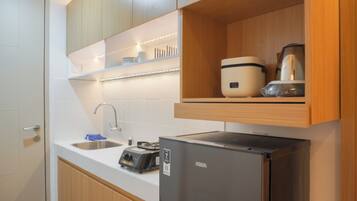 Deluxe Studio | Private kitchen | Fridge, stovetop, rice cooker