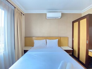 2 bedrooms, desk - Comfy And Stylish 2Br At Grand Setiabudi Apartment (Bandung)