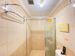 Deluxe Apartment | Bathroom - Comfy And Stylish 2Br At Grand Setiabudi Apartment (Bandung)