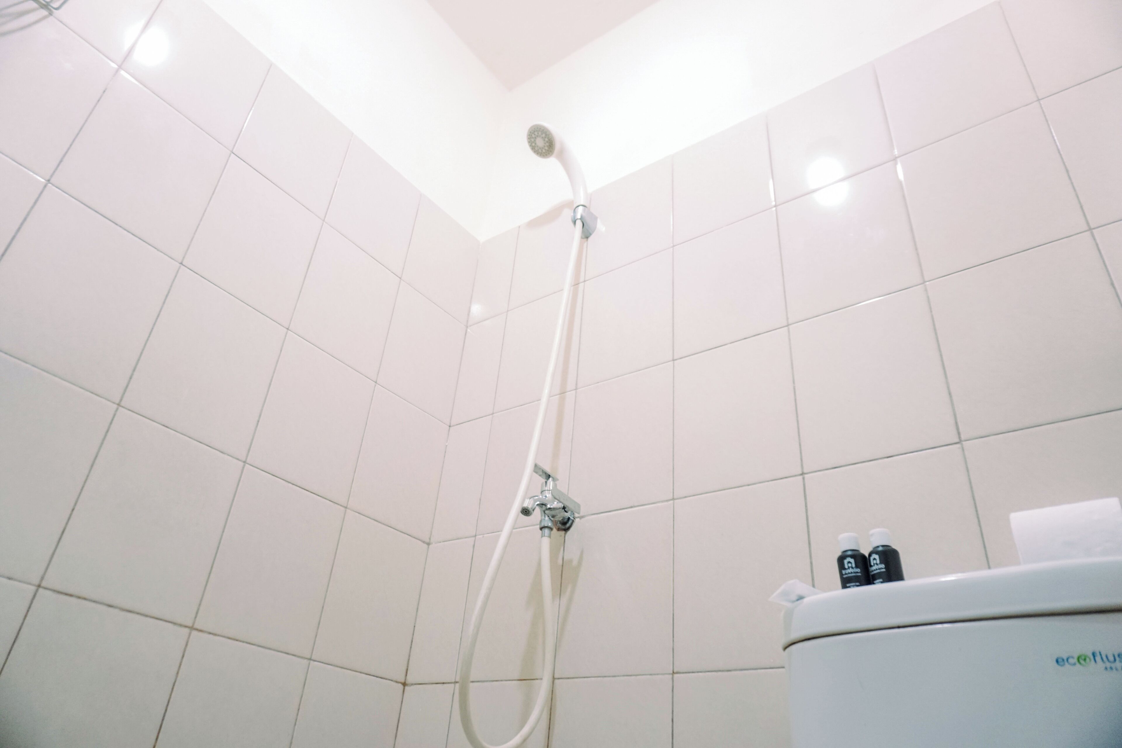 Estudio Deluxe | Baño | Ducha, artículos de higiene personal gratuitos, toallas y jabón