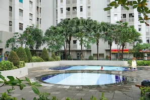 Kolam renang terbuka 
