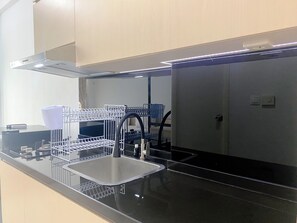 Deluxe Studio | Private kitchen | Fridge, stovetop, rice cooker - Simply And Cozy Stay Studio Patraland Urbano Apartment (Bekasi)