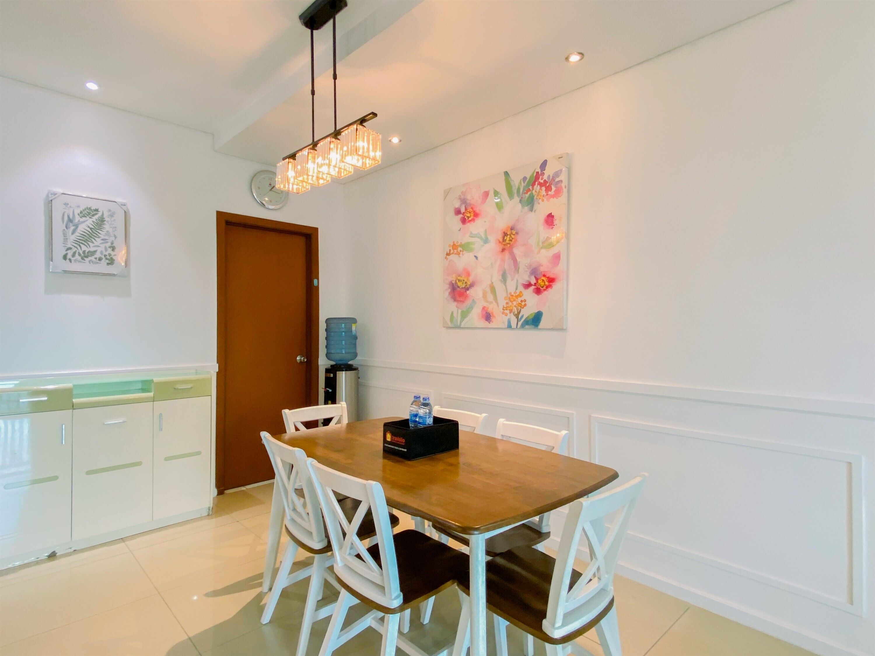 Deluxe Apartment | Dining room