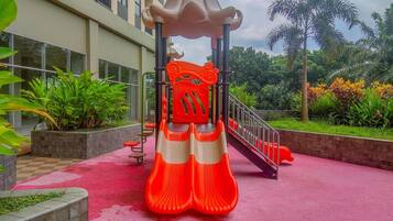 Children’s play area – outdoor