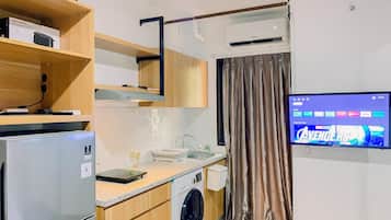 Estudio Deluxe | Cocina privada | Frigorífico, placa de cocina y arrocera