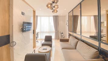 Deluxe Apartment | Living area