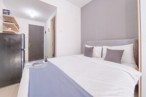 Deluxe Studio | Desk - Cozy And Elegant Studio At Serpong Garden Apartment (Cisauk)