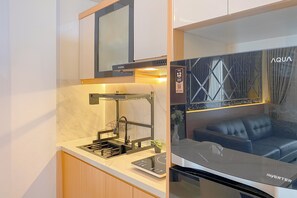 Căn hộ Deluxe | Bếp riêng | Tủ lạnh, bếp nấu, nồi cơm, bàn ăn