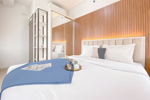 Deluxe Apartment | 2 bedrooms, desk