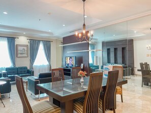 Deluxe Apartment | Living area