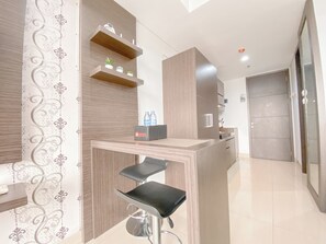 Deluxe Studio | Dining room